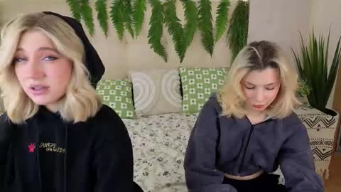 Snapshot of pinkadele chatting on 10.02.25 Adele online show from 10.02.25