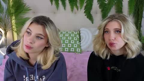 Snapshot of pinkadele chatting on 10.13.25 Adele online show from 10.13.25