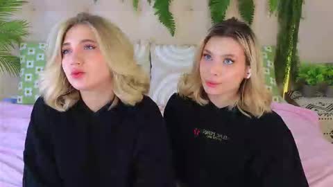 Snapshot of pinkadele chatting on 10.20.25 Adele online show from 10.20.25