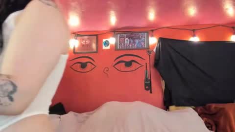 Snapshot of pinkandheated chatting on 03.10.25 Virginity smiles online show from 03.10.25