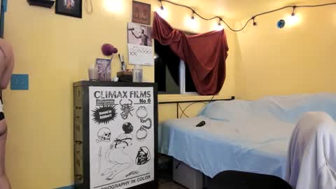 Snapshot of pinkandheated chatting on 09.16.25 Virginity smiles online show from 09.16.25