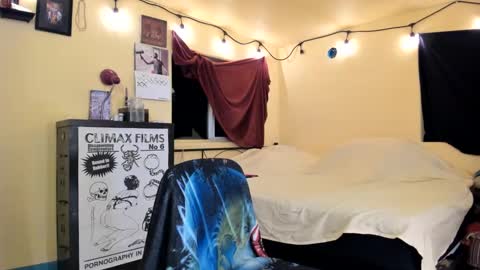 Snapshot of pinkandheated chatting on 09.17.25 Virginity smiles online show from 09.17.25