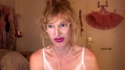 Snapshot of pinkfag chatting on 12.03.24 pinkfag online show from 12.03.24