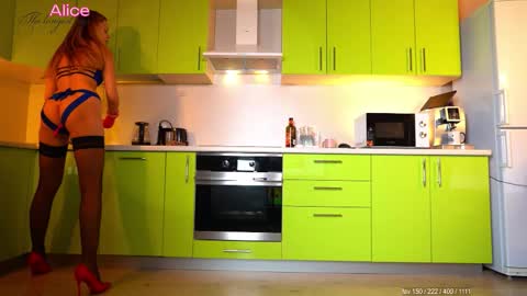 Snapshot of pinkheart_ chatting on 12.03.25 Alice online show from 12.03.25