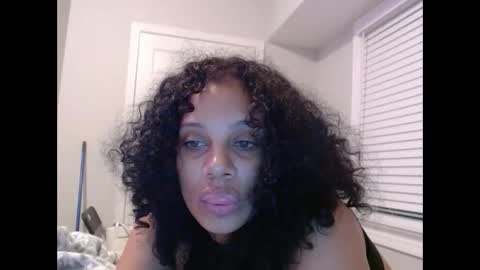 Snapshot of pinkmonae chatting on 12.31.24 pinksugar online show from 12.31.24