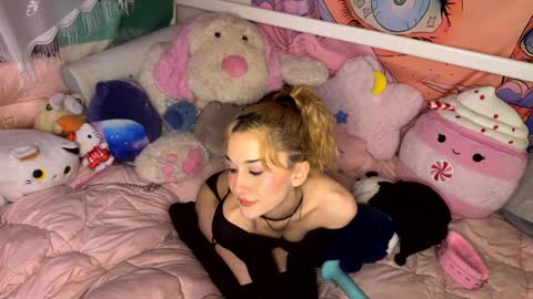 Snapshot of pinkocean3 chatting on 01.21.25 Gwenie online show from 01.21.25