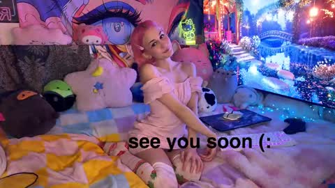 Snapshot of pinkocean3 chatting on 03.09.25 Gwenie online show from 03.09.25