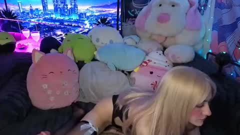 Snapshot of pinkocean3 chatting on 09.24.25 Gwenie online show from 09.24.25