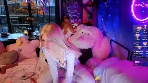 Snapshot of pinkocean3 chatting on 11.28.25 Gwenie online show from 11.28.25