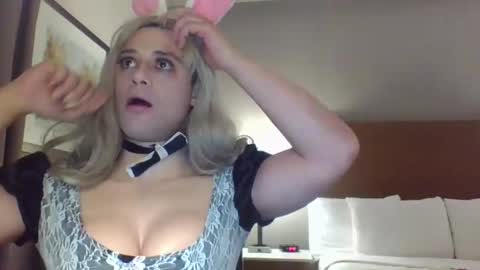 Snapshot of pinkpillbambi chatting on 01.12.25 pinkpillbambi online show from 01.12.25