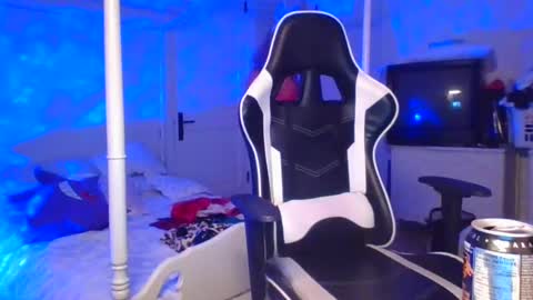 Snapshot of pinkpillbambi chatting on 01.26.25 pinkpillbambi online show from 01.26.25