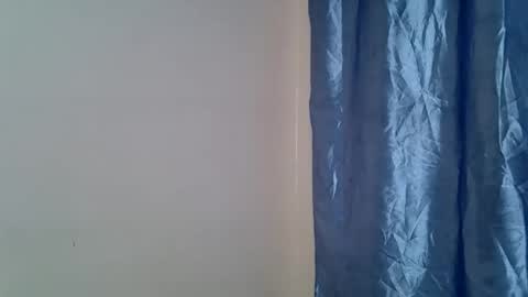 Snapshot of pinky_bubbles chatting on 12.17.25 bubbler online show from 12.17.25