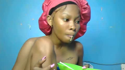 Snapshot of pinky_lov chatting on 10.16.25 pinky_lov online show from 10.16.25