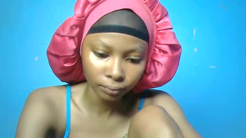 Snapshot of pinky_lov chatting on 10.20.25 pinky_lov online show from 10.20.25