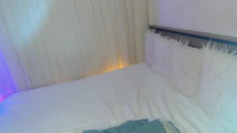 Snapshot of piroulita chatting on 11.22.25 Ari online show from 11.22.25