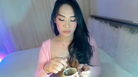 Snapshot of piroulita chatting on 12.21.25 Ari online show from 12.21.25