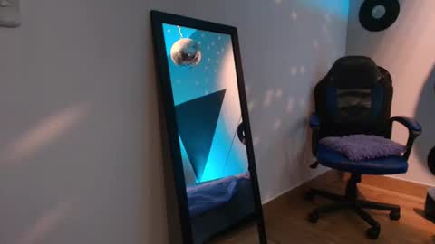 Snapshot of pistachx chatting on 12.16.25 Dani online show from 12.16.25