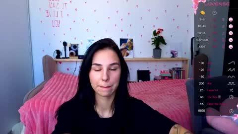 Snapshot of pixie_molly chatting on 04.29.26 Molly online show from 04.29.26