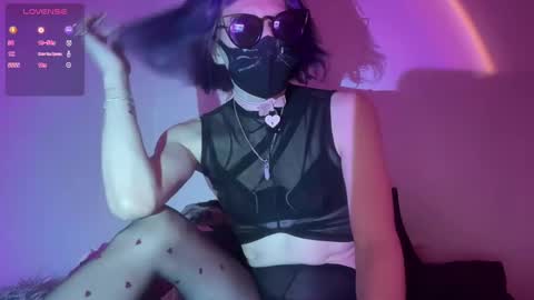 Snapshot of pixie_praxis chatting on 12.11.24 pixie_praxis online show from 12.11.24