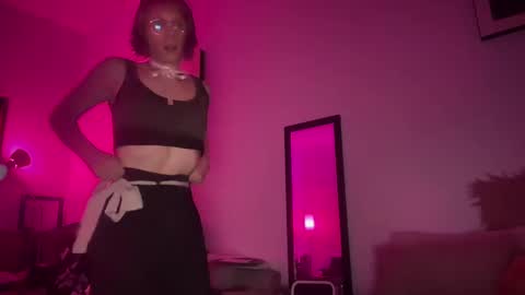 Snapshot of pixie_praxis chatting on 02.05.25 pixie_praxis online show from 02.05.25