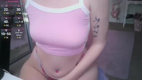 Snapshot of pixiebunnie_x chatting on 02.28.25 Pixie online show from 02.28.25