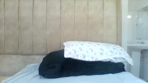 pixietease1 online show from 11.18.25