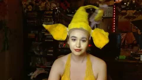 Snapshot of pixinun chatting on 10.31.25 Izzy online show from 10.31.25