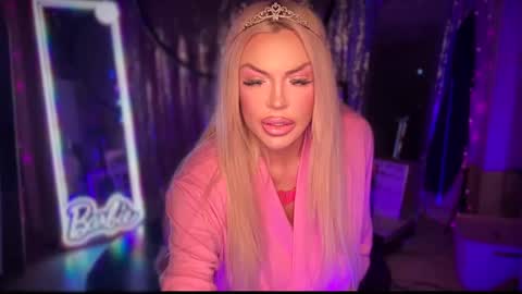 Snapshot of plasticfuckdoll chatting on 01.24.25 Dumb bimbo fuck doll online show from 01.24.25