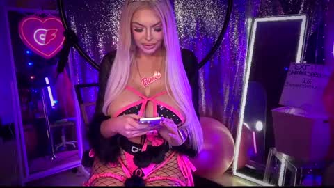 Snapshot of plasticfuckdoll chatting on 02.08.25 Dumb bimbo fuck doll online show from 02.08.25