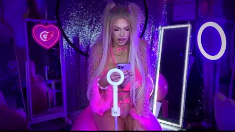 Snapshot of plasticfuckdoll chatting on 02.10.25 Dumb bimbo fuck doll online show from 02.10.25