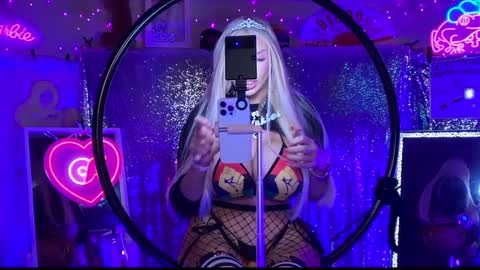 Snapshot of plasticfuckdoll chatting on 02.16.25 Dumb bimbo fuck doll online show from 02.16.25