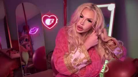 Snapshot of plasticfuckdoll chatting on 10.23.25 Dumb bimbo fuck doll online show from 10.23.25