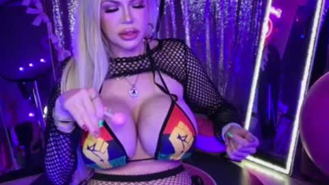 Snapshot of plasticfuckdoll chatting on 06.20.26 Dumb bimbo fuck doll online show from 06.20.26