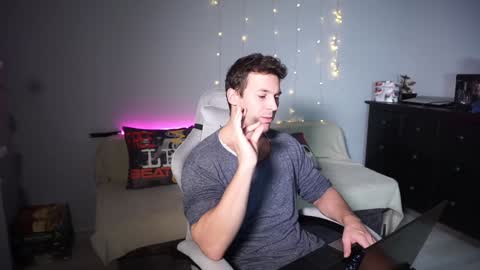 Snapshot of platinum_edition chatting on 12.26.24 Arsenii online show from 12.26.24