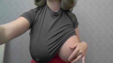 Snapshot of playful_goldie chatting on 09.20.25 Goldie online show from 09.20.25