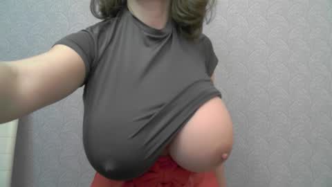 Snapshot of playful_goldie chatting on 10.01.25 Goldie online show from 10.01.25