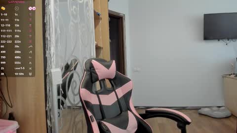 Snapshot of playful_mary chatting on 09.09.25 Masha online show from 09.09.25