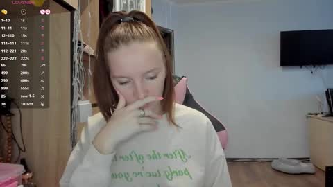 Snapshot of playful_mary chatting on 09.11.25 Masha online show from 09.11.25