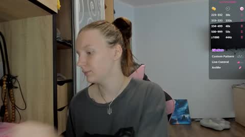 Snapshot of playful_mary chatting on 09.22.25 Masha online show from 09.22.25