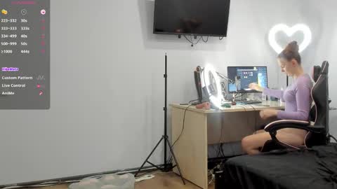 Snapshot of playful_mary chatting on 10.10.25 Masha online show from 10.10.25