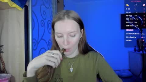 Snapshot of playful_mary chatting on 10.15.25 Masha online show from 10.15.25