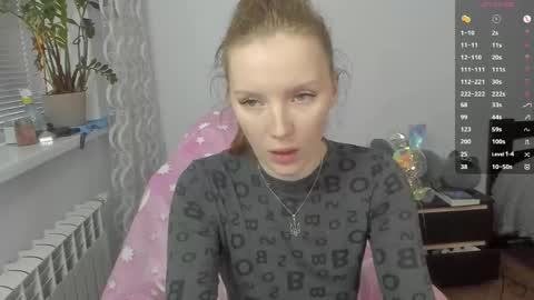 Snapshot of playful_mary chatting on 10.27.25 Masha online show from 10.27.25