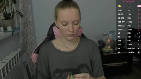 Snapshot of playful_mary chatting on 11.08.25 Masha online show from 11.08.25