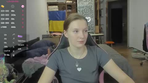 Snapshot of playful_mary chatting on 11.27.25 Masha online show from 11.27.25