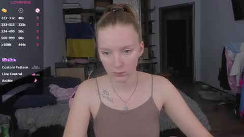 Snapshot of playful_mary chatting on 11.30.25 Masha online show from 11.30.25