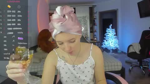 Snapshot of playful_mary chatting on 12.14.25 Masha online show from 12.14.25