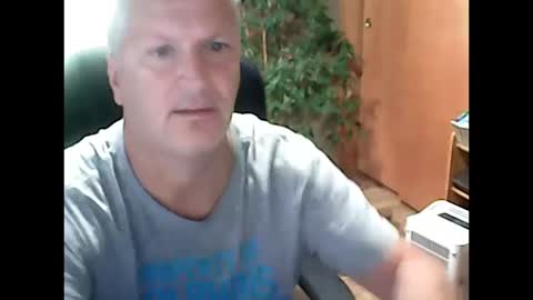 Snapshot of playfulguy4fun chatting on 10.20.25 playfulguy4fun online show from 10.20.25