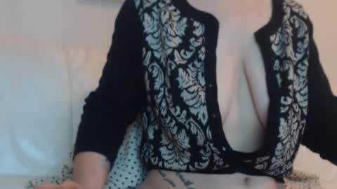 Snapshot of playfulsamira chatting on 09.14.25 PlayfulSamira online show from 09.14.25