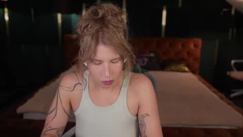 Snapshot of playhard054 chatting on 09.17.25 Lana online show from 09.17.25