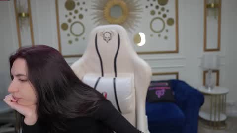 Snapshot of playhard054 chatting on 10.28.25 Lana online show from 10.28.25